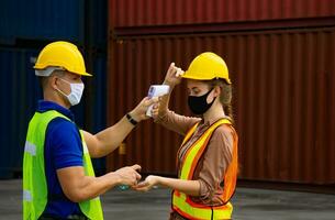 Check body temperature Before working in the warehouse photo