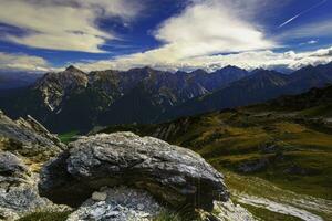 montaña paisaje de el stubai Alpes foto