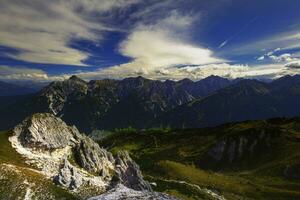 montaña paisaje de el stubai Alpes foto