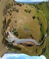 360 la licenciatura panorámico la carretera en montañas ver con lago humo desde Kurrajong brecha Estar atento situado Entre campanario y bethanga, un corto conducir desde Albury wodonga victoria, Australia. foto