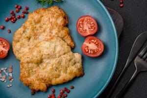 delicioso horneado pollo o Turquía labios con sal, especias y hierbas foto