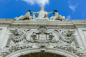 the entrance to the palace of justice in london photo