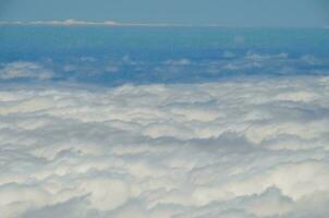 un ver de el nubes desde encima foto