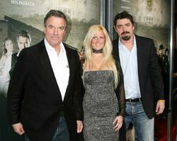 Eric braeden con cristiano gudegast esposa el hombre quien llegó espalda estreno aero teatro Papa Noel monica California febrero 8 2008 foto