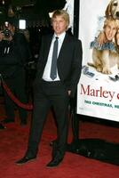 Owen Wilson arriving at the Marley  Me World Premiere at the Manns Village Theater in Westwood CA on December 11 2008 photo