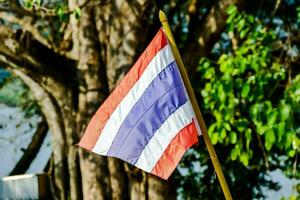 tailandés bandera en el playa foto