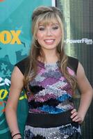 jennette mccurdy llegando a el adolescente elección premios 2009 a Gibson anfiteatro a universal estudios los angeles California en agosto 9 9 2009 foto