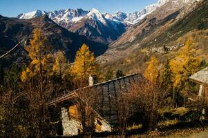 la sala,val aosta, italia foto