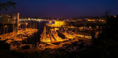 ciudad noche Marsella en boca du Ródano foto