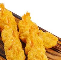 frito camarones tempura en de madera tablero foto