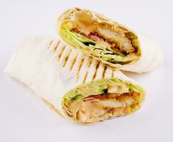 shawarma con pollo pepitas y vegetales foto