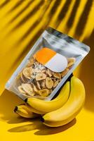paquete de seco bio orgánico sano plátano papas fritas foto