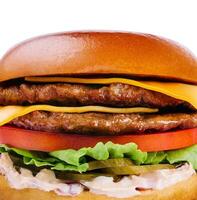 Fresco sabroso hamburguesa cerca arriba en blanco antecedentes foto