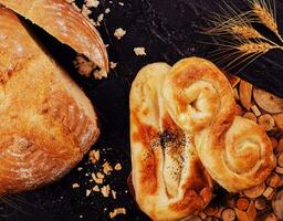 round bread with buns on top view photo