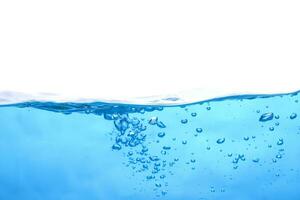 agua superficie y submarino burbujas blanco antecedentes. foto