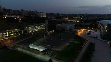 notte Visualizza di il urbano città. baku, azerbaijan video