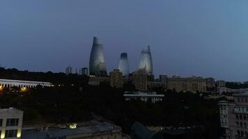 nuit vue de le ville de Bakou, Azerbaïdjan video