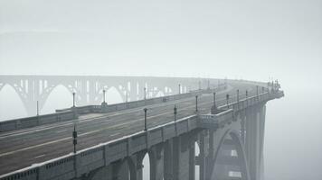 friedlich leeren Straße auf das Brücke video