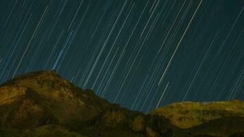 ver de mesa montaña con estrella sendero formar león s cabeza montaña, iztaccihuatl volcan video