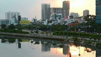 ho chi minh stad, vietnam - november 2023 överbelastad offentlig service i stor städer, miljö- dokumentär fotografi video