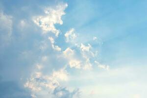 azul cielo y nubes en el tarde. después algunos ediciones foto