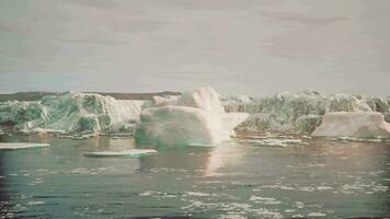 icebergs glaciares y montañas de antártico península video