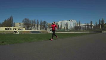 joven niña haciendo un carrera video