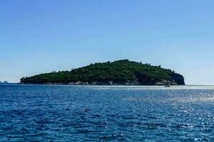 an island in the middle of the ocean with a small island in the middle photo