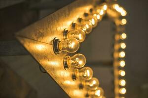 lamparas en el estrella haz. luminoso lámparas Navidad decoración. foto