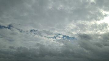 spectaculaire hiver des nuages plus de Angleterre video