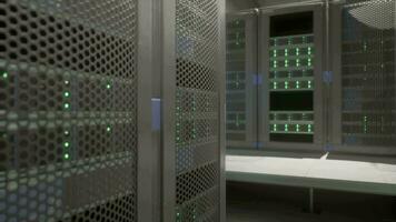 schot van gang in werken gegevens centrum vol van rek servers en supercomputers video