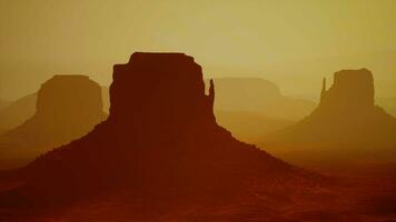 panorama met beroemd monument vallei van Arizona video