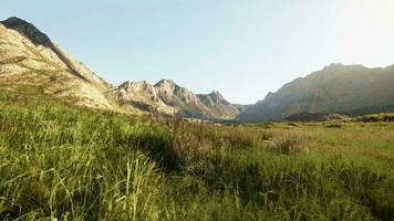 pôr do sol às patagônico vulcões dentro andes montanhas video