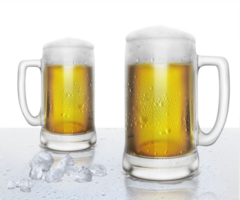 cerveza vaso y hielo cubitos. transparente antecedentes png