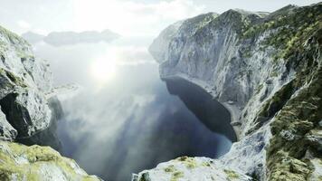 Lofoten ist ein Kette von Inseln weit Norden auf das Küste von Norwegen video