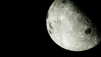 teilweise sonnendurchflutet Mond- Terrain im Aussicht von über das Erde video