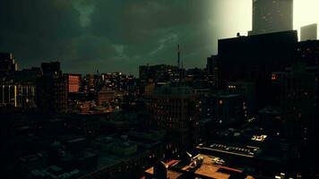 Neu York Stadt Horizont mit Manhattan Wolkenkratzer nach das Sturm video