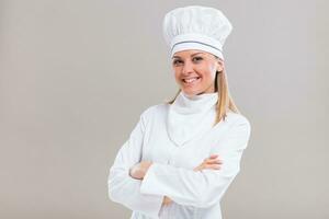 retrato de hermosa hembra cocinero en gris antecedentes. foto