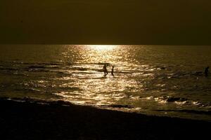 puesta de sol báltico mar foto