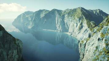 Lofoten ist ein Kette von Inseln weit Norden auf das Küste von Norwegen video
