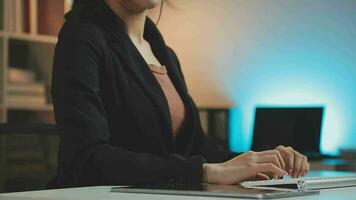 Young woman working in call centre, surrounded by colleagues video