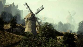scénique vue de le vieux Moulin à vent de Collioure video