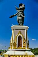 el estatua de un persona en el ciudad de myanmar foto