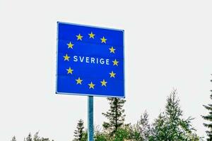 a road sign that says sverige photo