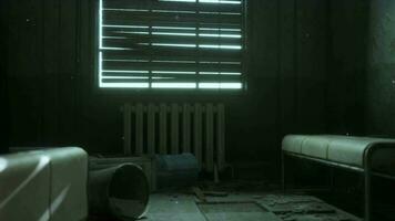 conjunto acima Visão do Sombrio quarto abandonado dentro a psiquiátrico hospital video