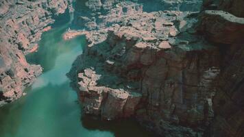 vista aérea del gran cañón río arriba del río colorado video