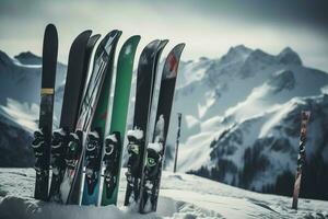 esquís piezas en el nieve montañas cima. generar ai foto