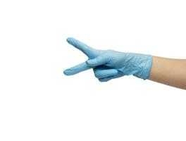 mano en azul guante muestra gesto con dedos. aislado en un blanco antecedentes. alto calidad foto