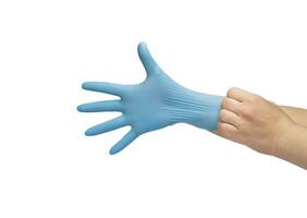 mano pone en azul desechable médico guantes aislado en blanco antecedentes. infección controlar concepto. foto