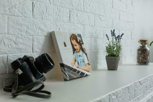 photo canvas stands at home